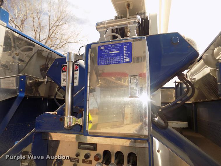 image for item DD2815 1989 Pierce Arrow bucket fire truck