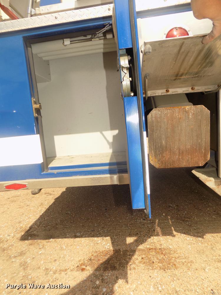 image for item DD2815 1989 Pierce Arrow bucket fire truck