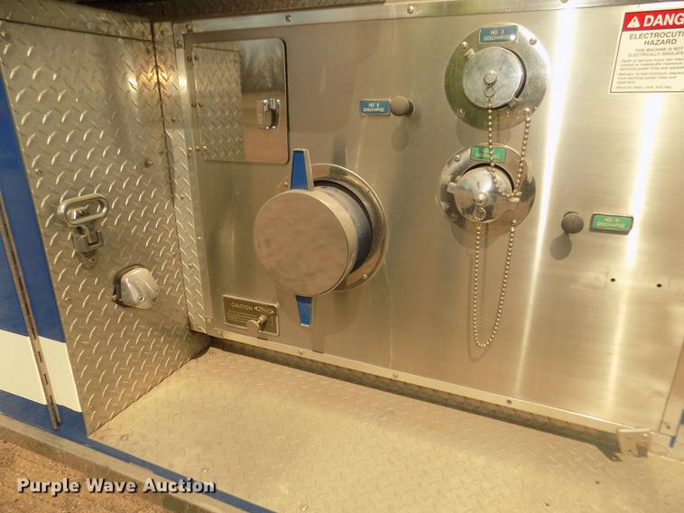 image for item DD2815 1989 Pierce Arrow bucket fire truck