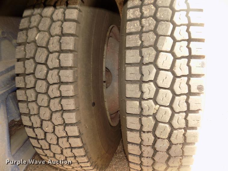 image for item DD2815 1989 Pierce Arrow bucket fire truck