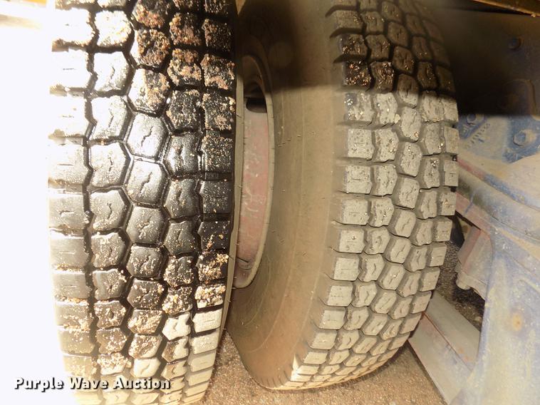 image for item DD2815 1989 Pierce Arrow bucket fire truck