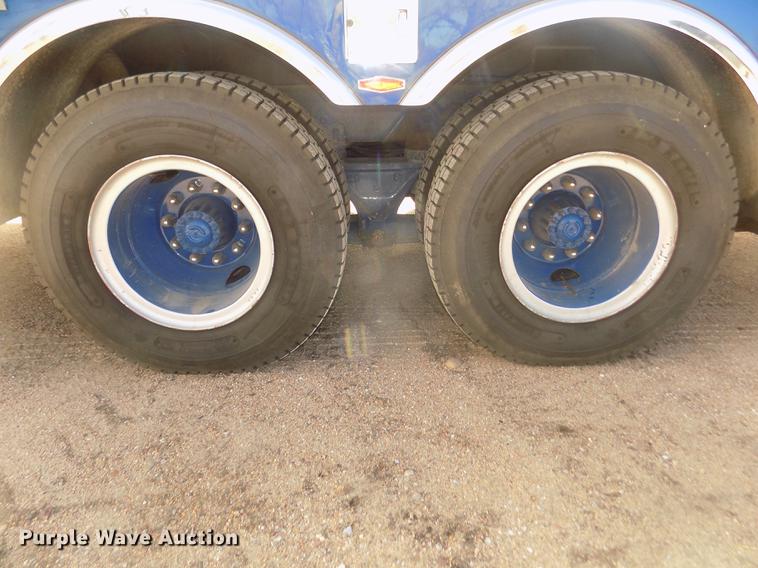 image for item DD2815 1989 Pierce Arrow bucket fire truck