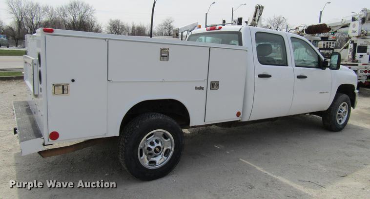 image for item DD7428 2014 Chevrolet Silverado 2500HD Crew Cab utility bed pickup truck