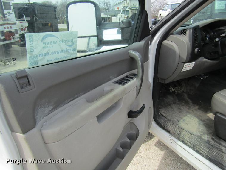 image for item DD7428 2014 Chevrolet Silverado 2500HD Crew Cab utility bed pickup truck