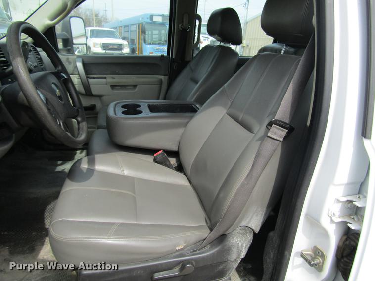 image for item DD7428 2014 Chevrolet Silverado 2500HD Crew Cab utility bed pickup truck