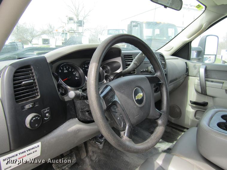 image for item DD7428 2014 Chevrolet Silverado 2500HD Crew Cab utility bed pickup truck