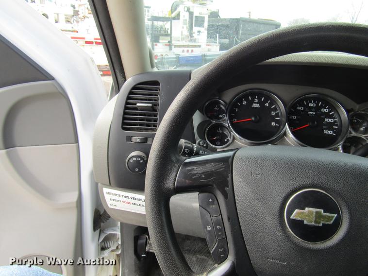 image for item DD7428 2014 Chevrolet Silverado 2500HD Crew Cab utility bed pickup truck