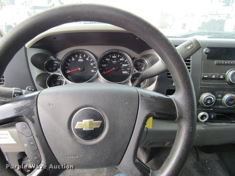 image for item DD7428 2014 Chevrolet Silverado 2500HD Crew Cab utility bed pickup truck