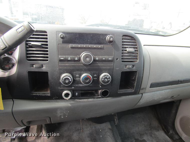 image for item DD7428 2014 Chevrolet Silverado 2500HD Crew Cab utility bed pickup truck