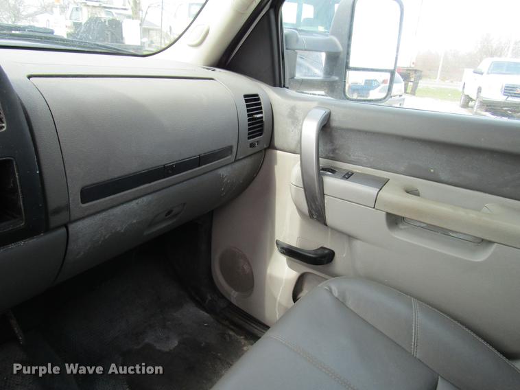 image for item DD7428 2014 Chevrolet Silverado 2500HD Crew Cab utility bed pickup truck