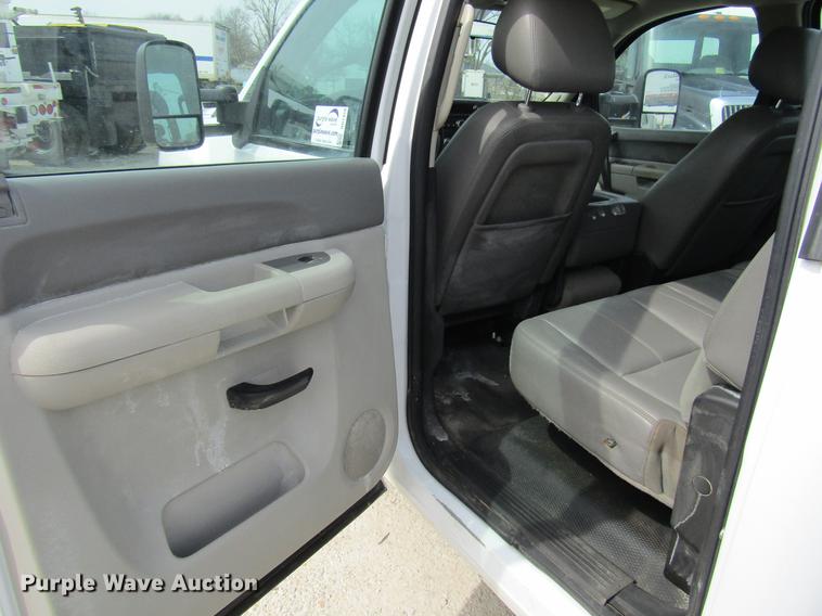 image for item DD7428 2014 Chevrolet Silverado 2500HD Crew Cab utility bed pickup truck