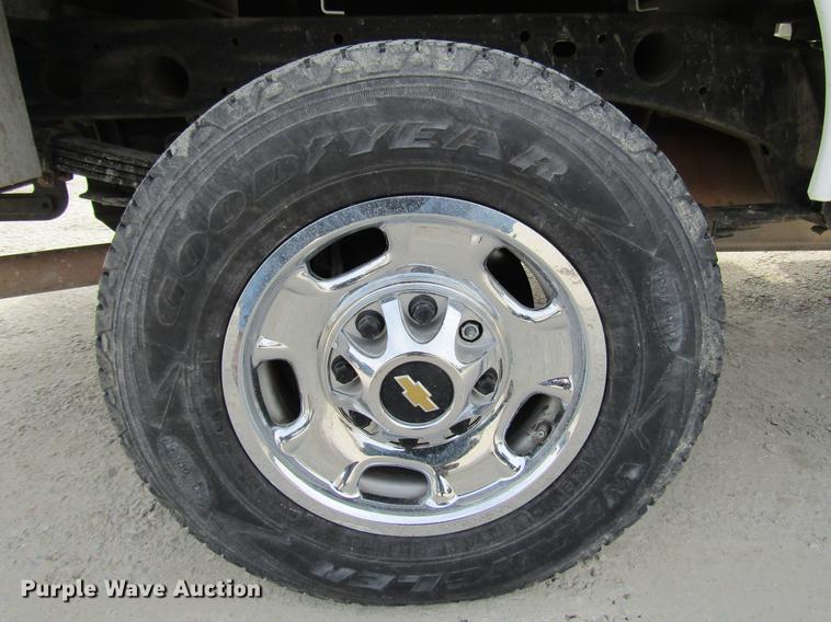 image for item DD7428 2014 Chevrolet Silverado 2500HD Crew Cab utility bed pickup truck