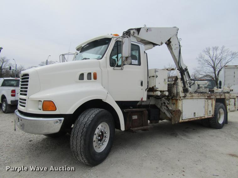 image for item DD7429 1998 Ford L8513 Louisville 113 service truck with crane