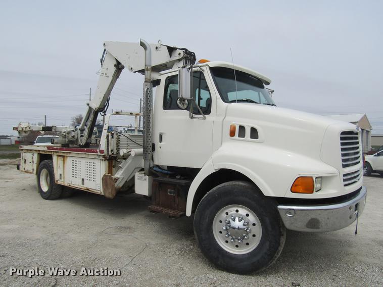 image for item DD7429 1998 Ford L8513 Louisville 113 service truck with crane