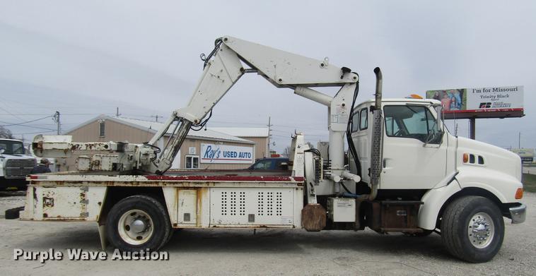 image for item DD7429 1998 Ford L8513 Louisville 113 service truck with crane