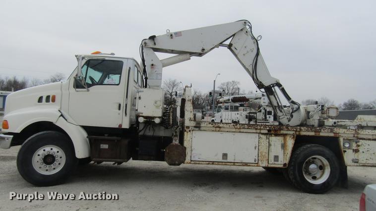 image for item DD7429 1998 Ford L8513 Louisville 113 service truck with crane
