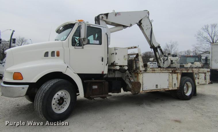 image for item DD7429 1998 Ford L8513 Louisville 113 service truck with crane