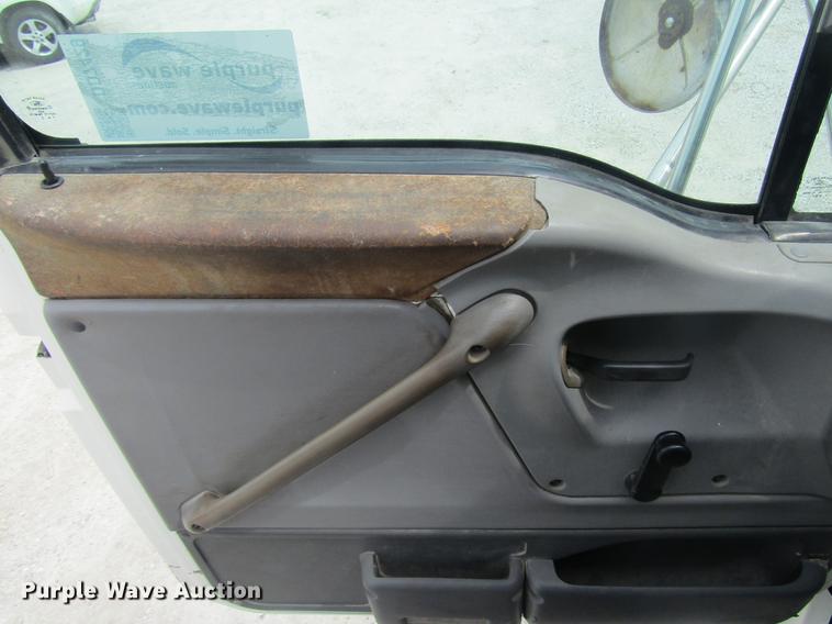 image for item DD7429 1998 Ford L8513 Louisville 113 service truck with crane