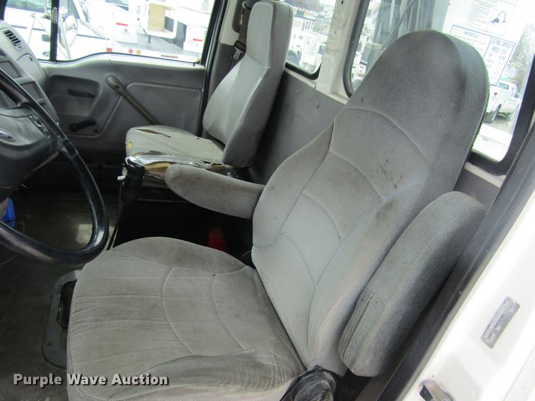 image for item DD7429 1998 Ford L8513 Louisville 113 service truck with crane