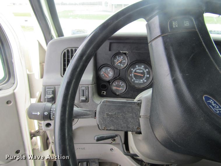 image for item DD7429 1998 Ford L8513 Louisville 113 service truck with crane