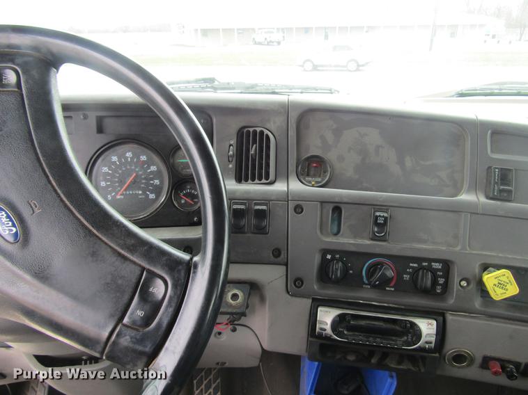 image for item DD7429 1998 Ford L8513 Louisville 113 service truck with crane