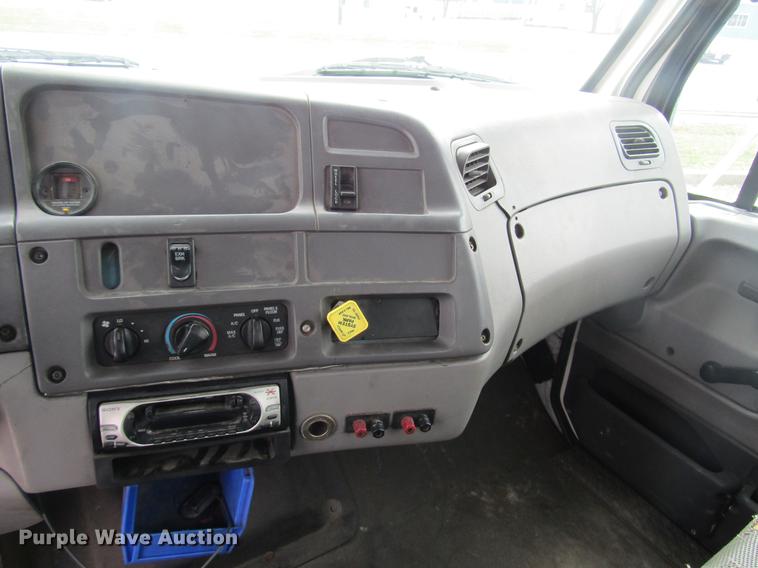 image for item DD7429 1998 Ford L8513 Louisville 113 service truck with crane