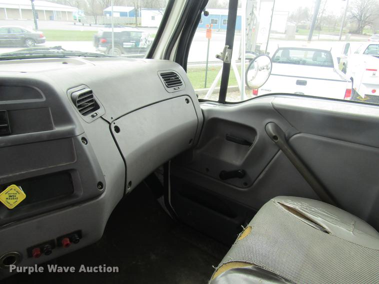 image for item DD7429 1998 Ford L8513 Louisville 113 service truck with crane