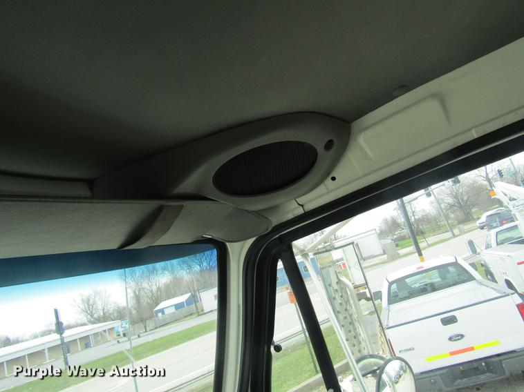 image for item DD7429 1998 Ford L8513 Louisville 113 service truck with crane