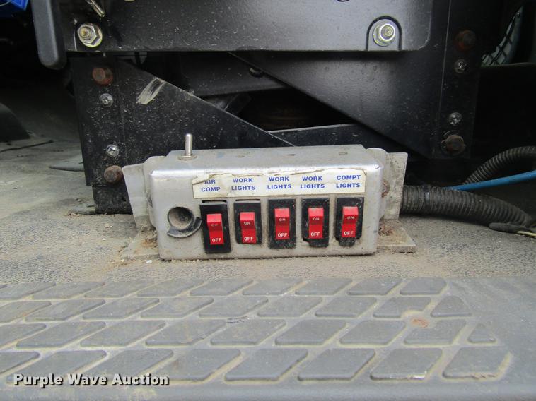 image for item DD7429 1998 Ford L8513 Louisville 113 service truck with crane