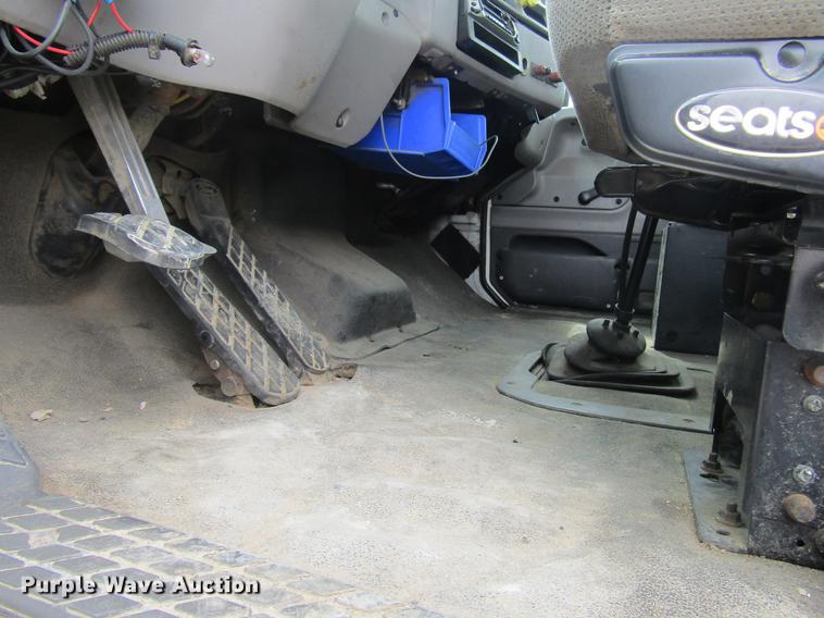 image for item DD7429 1998 Ford L8513 Louisville 113 service truck with crane