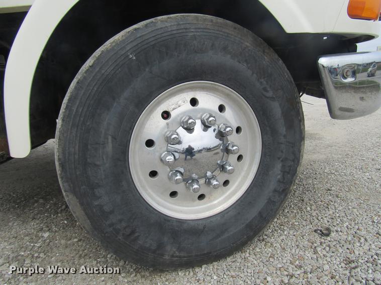 image for item DD7429 1998 Ford L8513 Louisville 113 service truck with crane