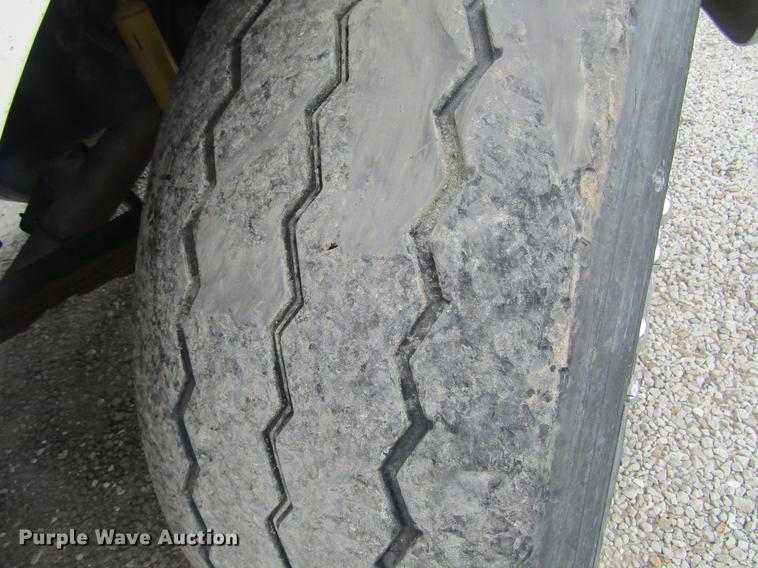 image for item DD7429 1998 Ford L8513 Louisville 113 service truck with crane