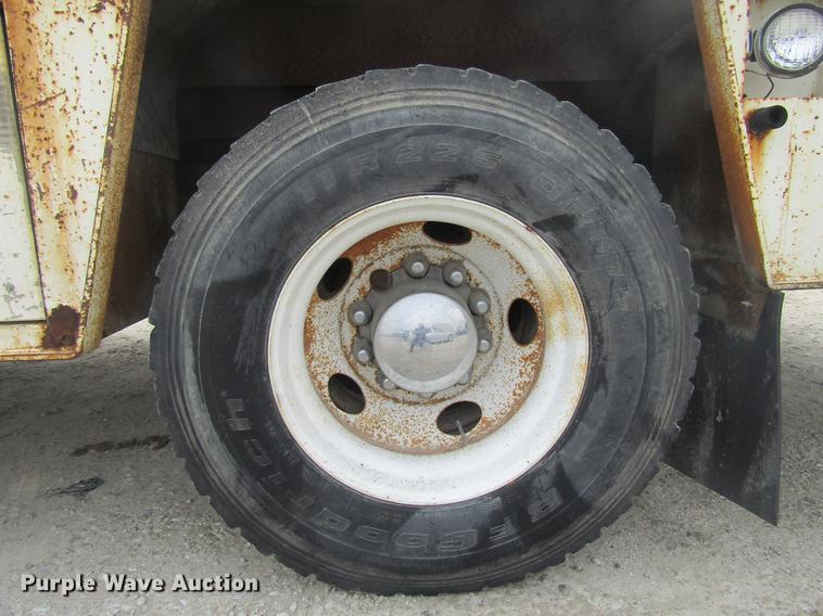 image for item DD7429 1998 Ford L8513 Louisville 113 service truck with crane