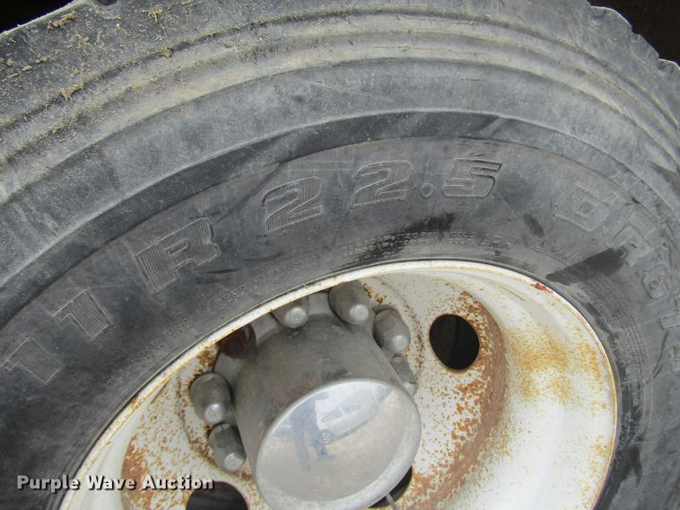 image for item DD7429 1998 Ford L8513 Louisville 113 service truck with crane