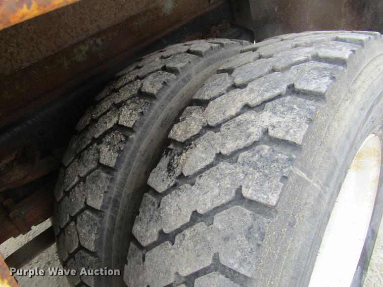 image for item DD7429 1998 Ford L8513 Louisville 113 service truck with crane