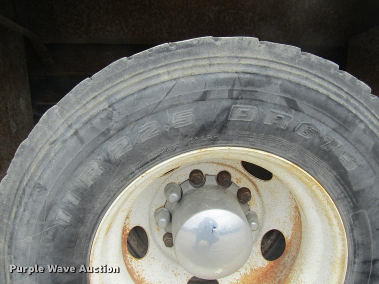 image for item DD7429 1998 Ford L8513 Louisville 113 service truck with crane