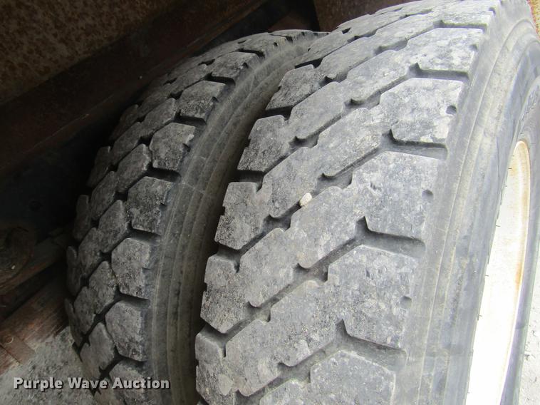 image for item DD7429 1998 Ford L8513 Louisville 113 service truck with crane