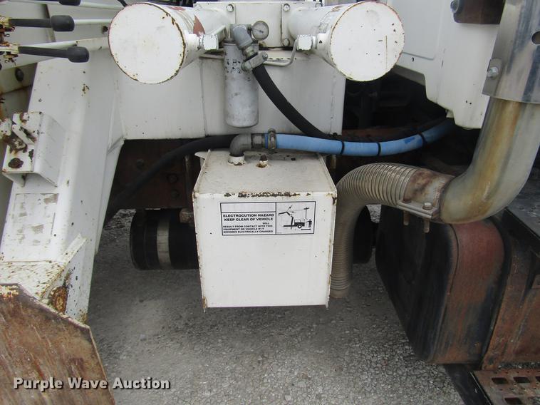 image for item DD7429 1998 Ford L8513 Louisville 113 service truck with crane