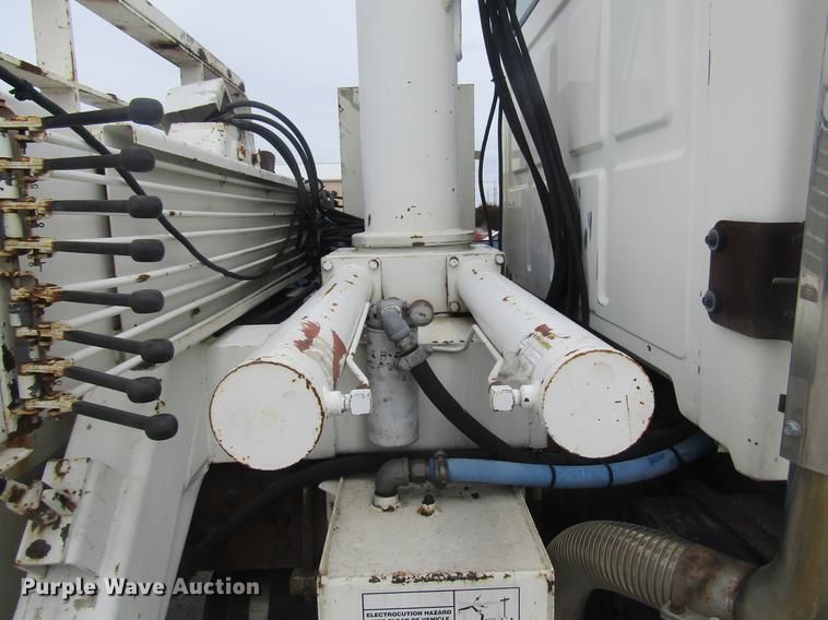 image for item DD7429 1998 Ford L8513 Louisville 113 service truck with crane