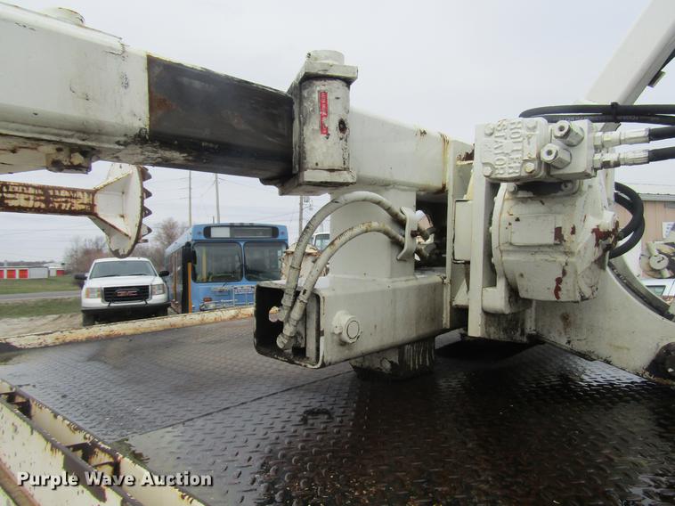 image for item DD7429 1998 Ford L8513 Louisville 113 service truck with crane