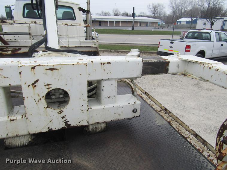 image for item DD7429 1998 Ford L8513 Louisville 113 service truck with crane