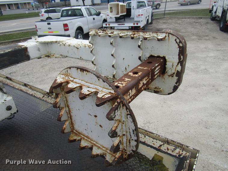 image for item DD7429 1998 Ford L8513 Louisville 113 service truck with crane