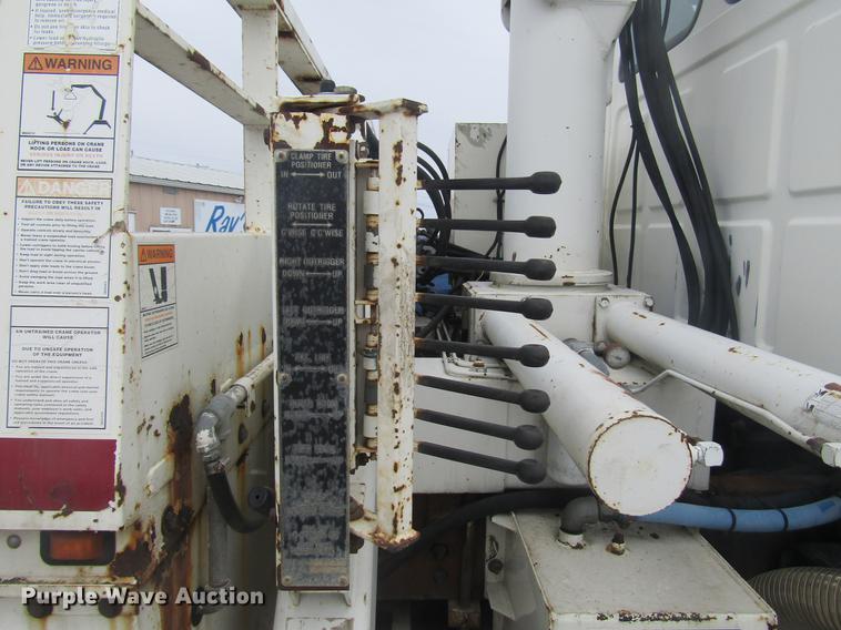 image for item DD7429 1998 Ford L8513 Louisville 113 service truck with crane