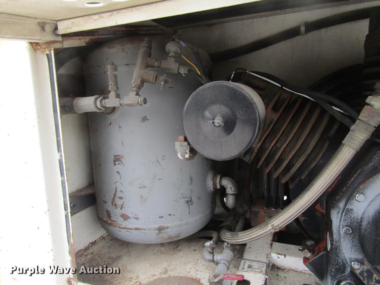 image for item DD7429 1998 Ford L8513 Louisville 113 service truck with crane