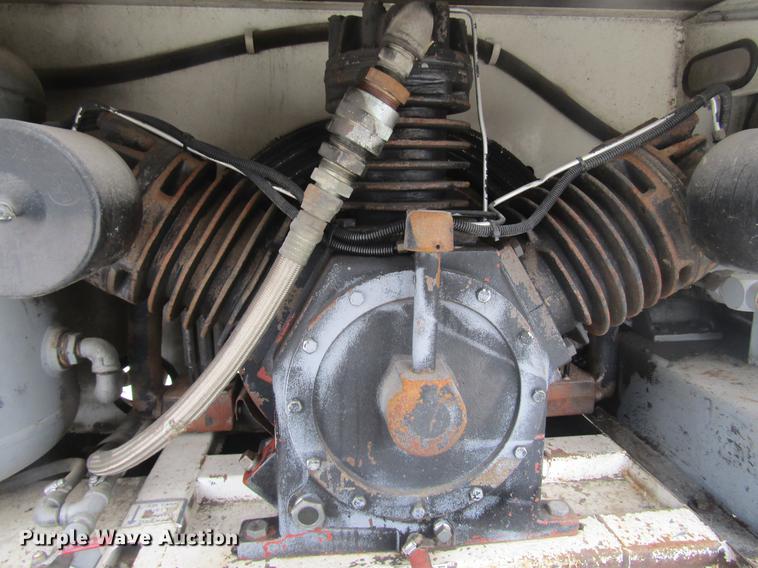 image for item DD7429 1998 Ford L8513 Louisville 113 service truck with crane