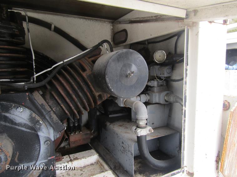 image for item DD7429 1998 Ford L8513 Louisville 113 service truck with crane