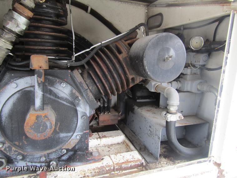 image for item DD7429 1998 Ford L8513 Louisville 113 service truck with crane