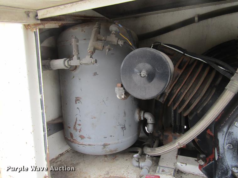 image for item DD7429 1998 Ford L8513 Louisville 113 service truck with crane