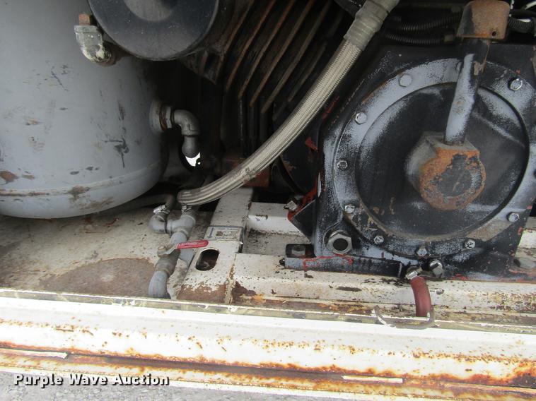 image for item DD7429 1998 Ford L8513 Louisville 113 service truck with crane