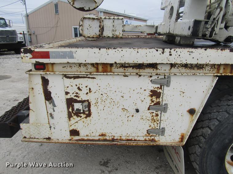 image for item DD7429 1998 Ford L8513 Louisville 113 service truck with crane